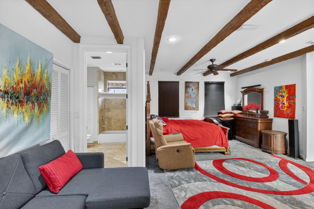 En Venta: $2,400,000 (4 camas, 3 baños, 3317 Pies cuadrados)