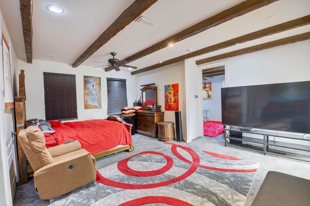 En Venta: $2,400,000 (4 camas, 3 baños, 3317 Pies cuadrados)