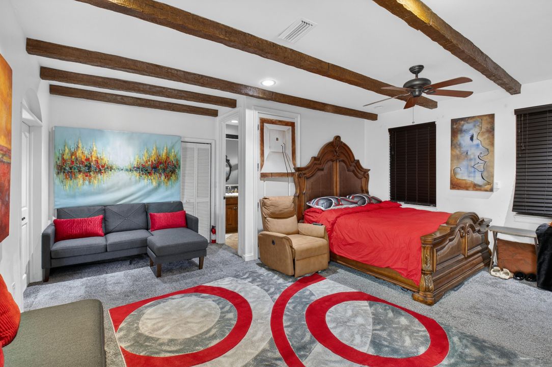 En Venta: $2,400,000 (4 camas, 3 baños, 3317 Pies cuadrados)