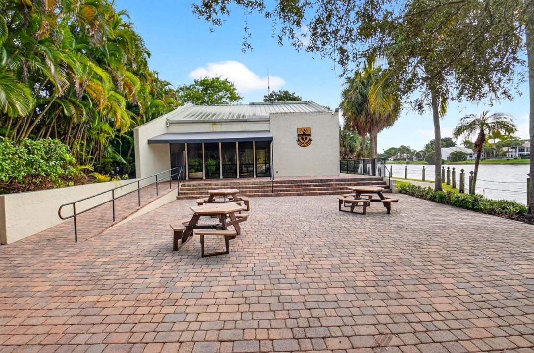 En Venta: $2,400,000 (4 camas, 3 baños, 3317 Pies cuadrados)