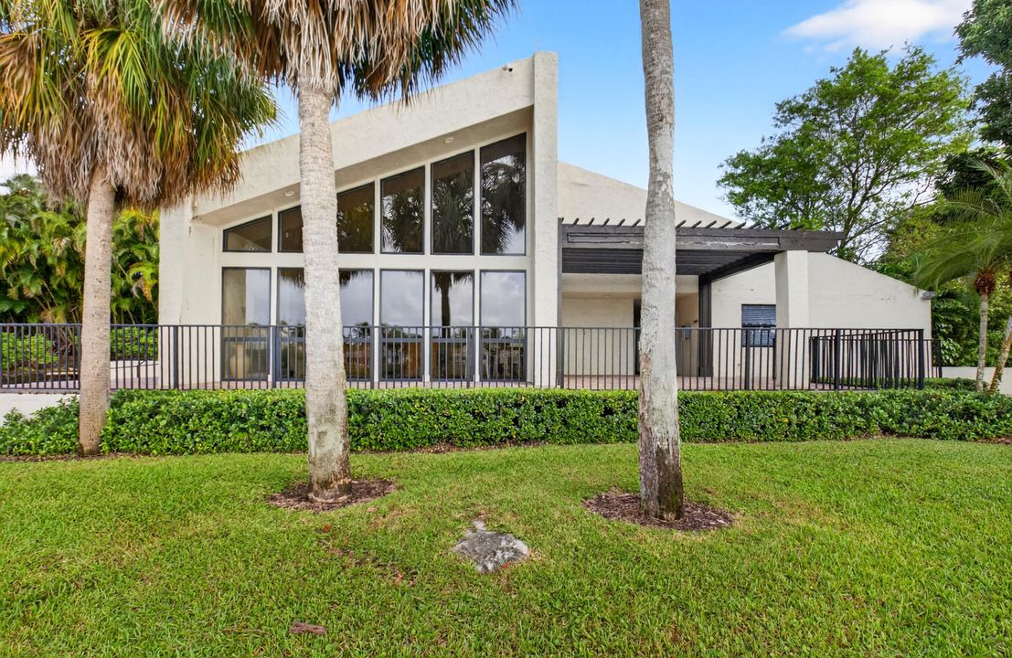 En Venta: $2,400,000 (4 camas, 3 baños, 3317 Pies cuadrados)