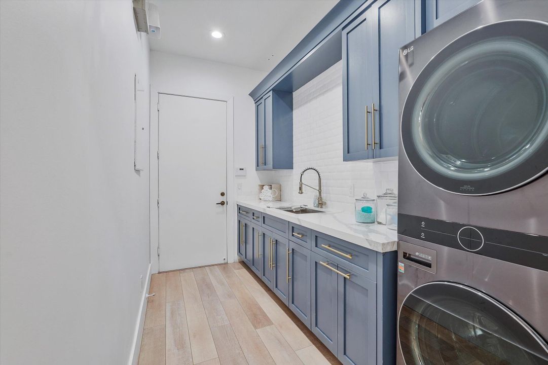 For Rent: $7,750 (5 beds, 3 baths, 3399 Square Feet)