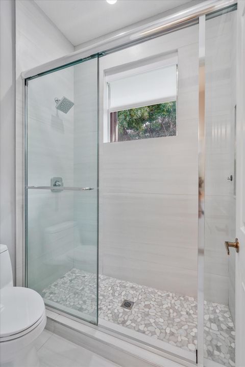 For Rent: $7,750 (5 beds, 3 baths, 3399 Square Feet)