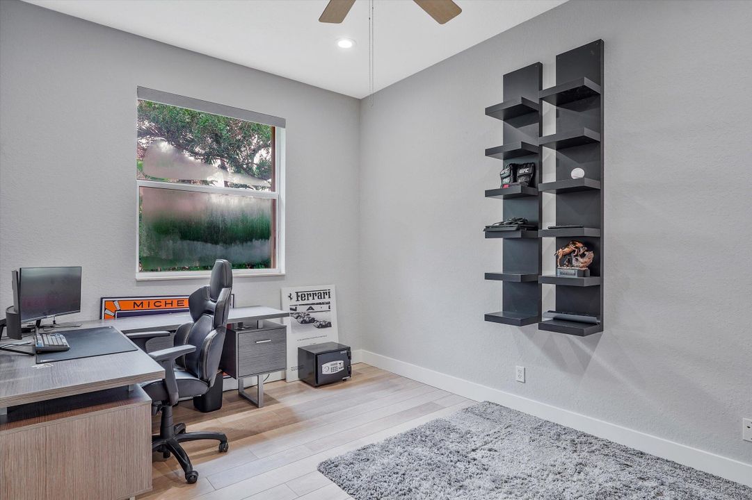 For Rent: $7,750 (5 beds, 3 baths, 3399 Square Feet)