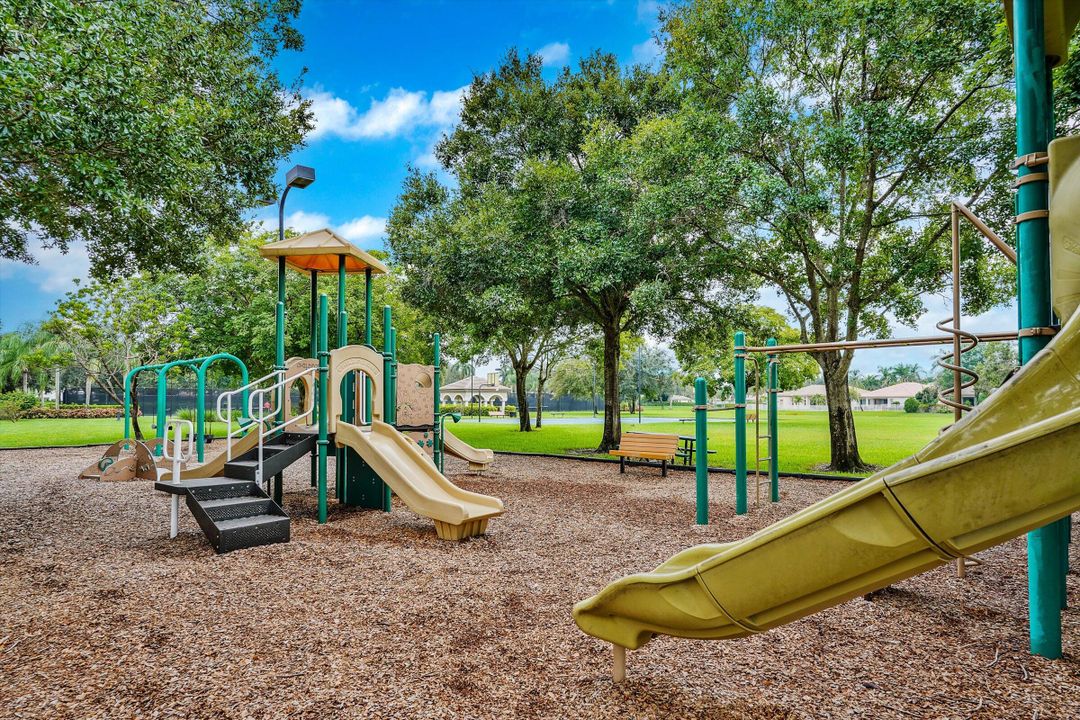 For Rent: $7,750 (5 beds, 3 baths, 3399 Square Feet)