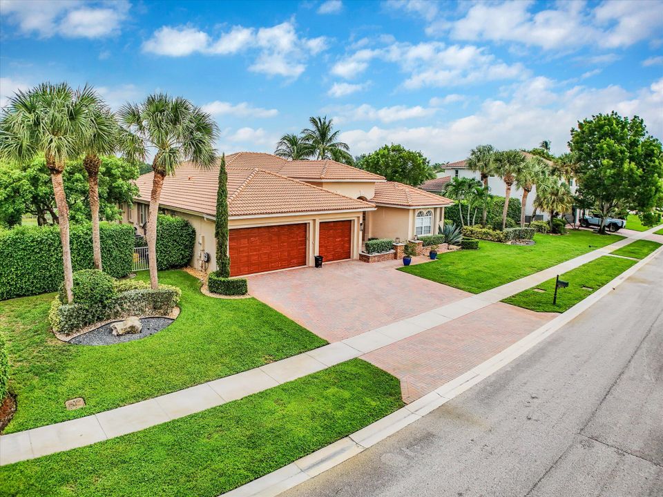 For Rent: $7,750 (5 beds, 3 baths, 3399 Square Feet)