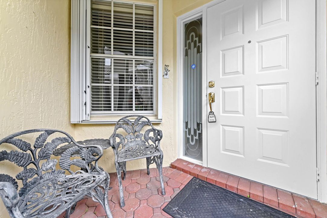 На продажу: $429,900 (3 спален, 2 ванн, 1720 Квадратных фут)