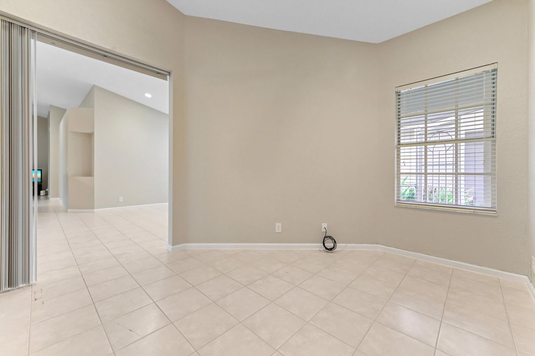 На продажу: $429,900 (3 спален, 2 ванн, 1720 Квадратных фут)