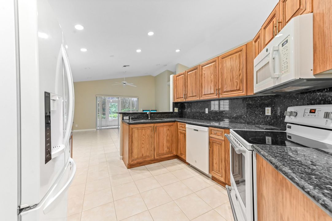 На продажу: $429,900 (3 спален, 2 ванн, 1720 Квадратных фут)