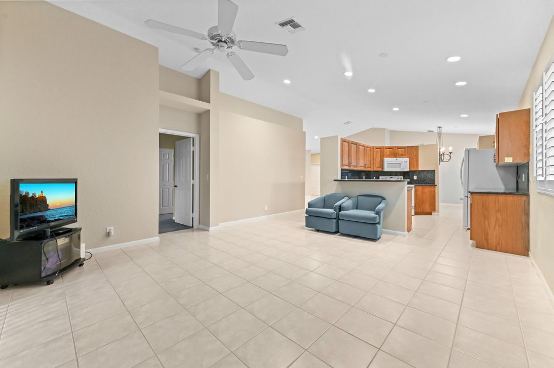 На продажу: $429,900 (3 спален, 2 ванн, 1720 Квадратных фут)