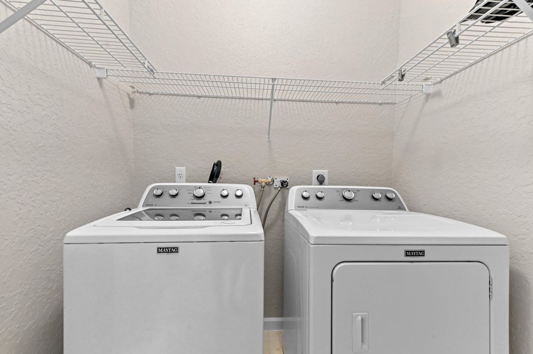 На продажу: $429,900 (3 спален, 2 ванн, 1720 Квадратных фут)