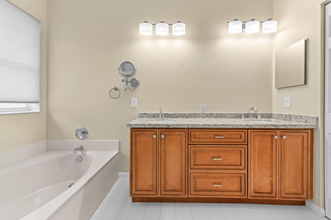 На продажу: $429,900 (3 спален, 2 ванн, 1720 Квадратных фут)