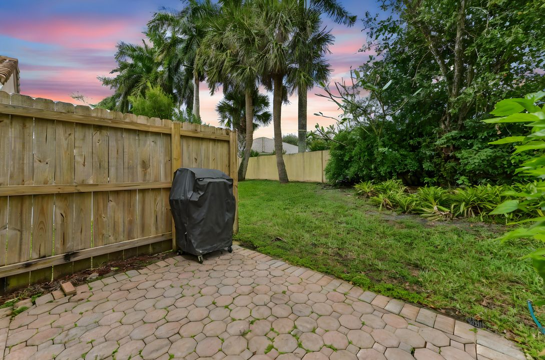 На продажу: $429,900 (3 спален, 2 ванн, 1720 Квадратных фут)