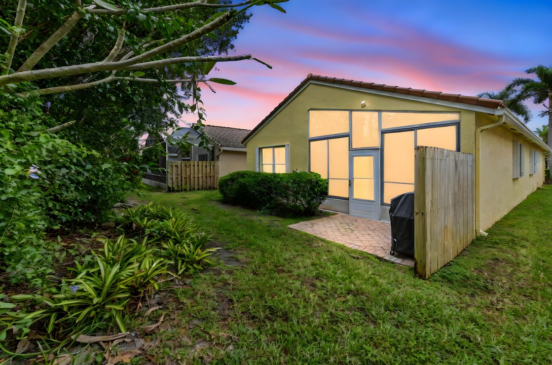 На продажу: $429,900 (3 спален, 2 ванн, 1720 Квадратных фут)