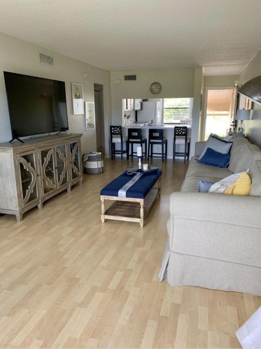 待售: $310,000 (2 贝兹, 2 浴室, 1000 平方英尺)