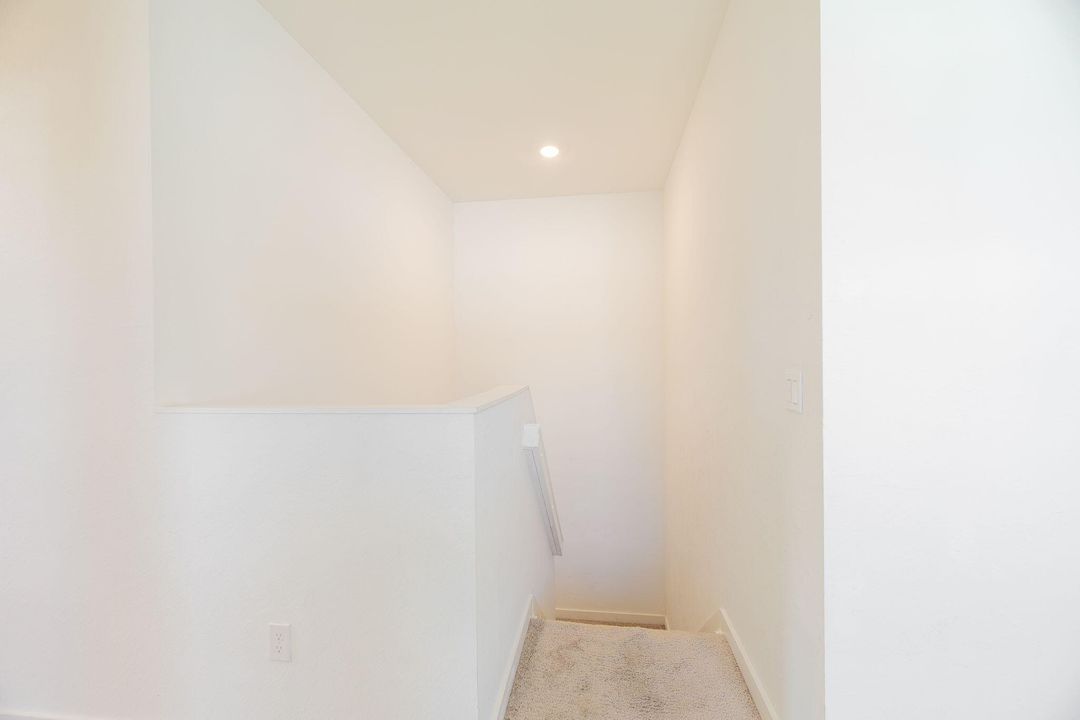 出租: $3,450 (4 贝兹, 3 浴室, 1883 平方英尺)