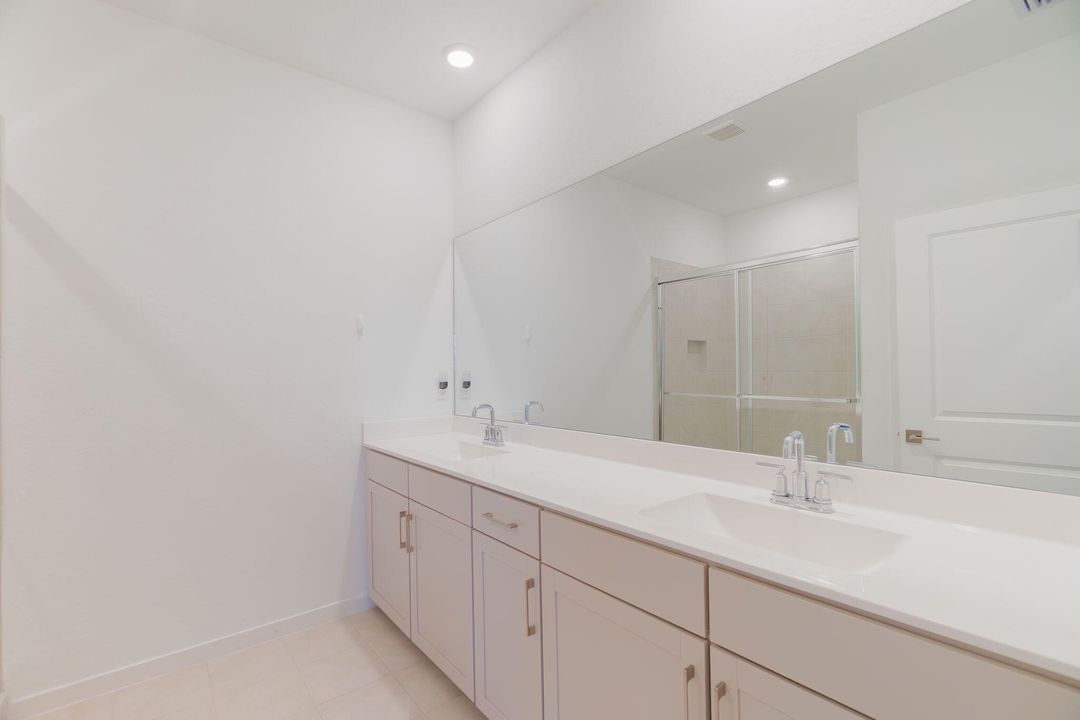 出租: $3,450 (4 贝兹, 3 浴室, 1883 平方英尺)