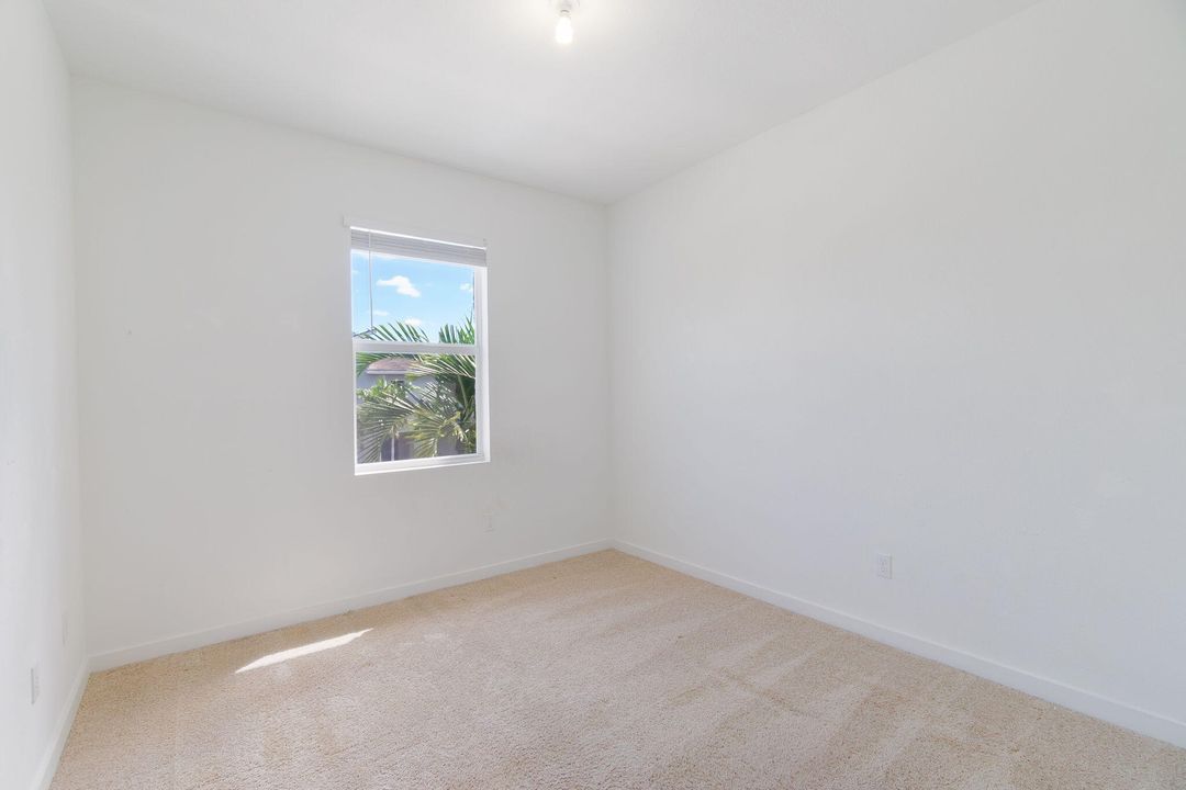 出租: $3,450 (4 贝兹, 3 浴室, 1883 平方英尺)