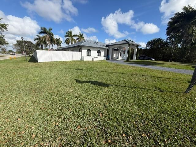 На продажу: $1,680,000 (6 спален, 4 ванн, 3300 Квадратных фут)