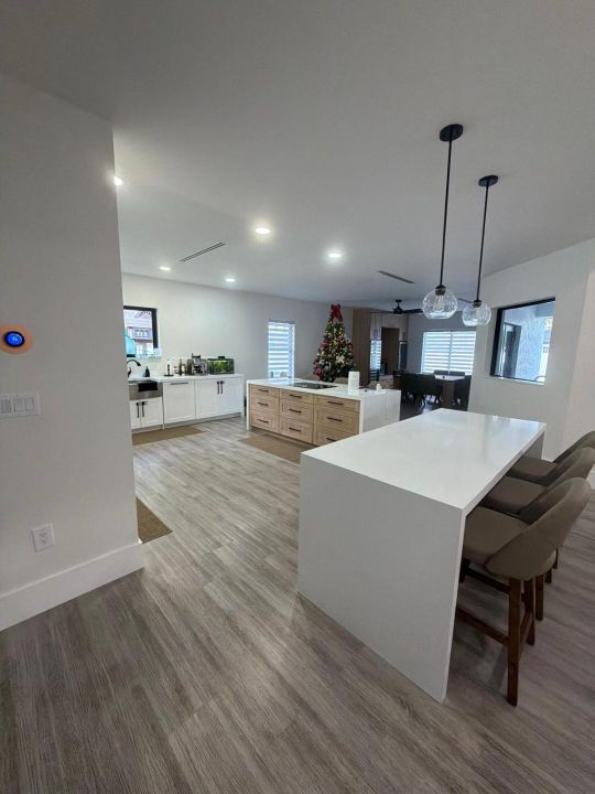 На продажу: $1,680,000 (6 спален, 4 ванн, 3300 Квадратных фут)