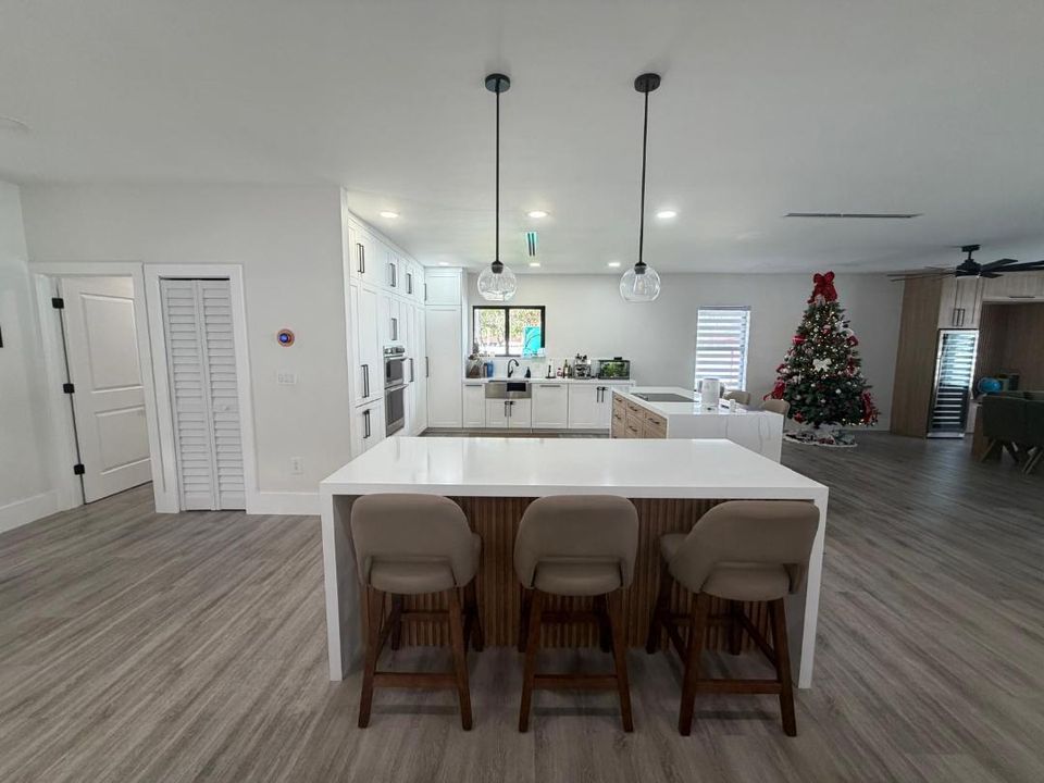 На продажу: $1,680,000 (6 спален, 4 ванн, 3300 Квадратных фут)