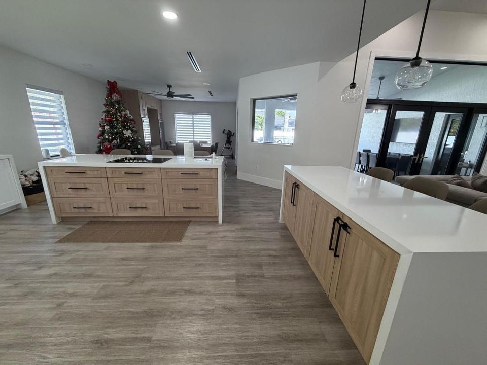 На продажу: $1,680,000 (6 спален, 4 ванн, 3300 Квадратных фут)