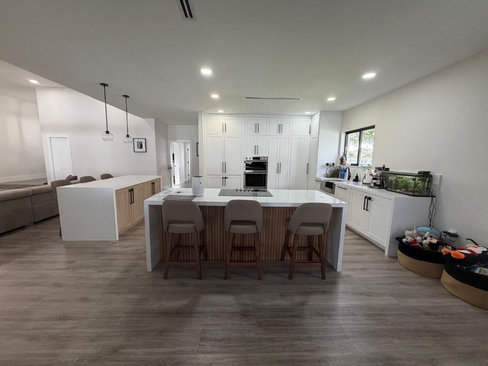 На продажу: $1,680,000 (6 спален, 4 ванн, 3300 Квадратных фут)