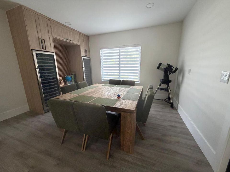 На продажу: $1,680,000 (6 спален, 4 ванн, 3300 Квадратных фут)