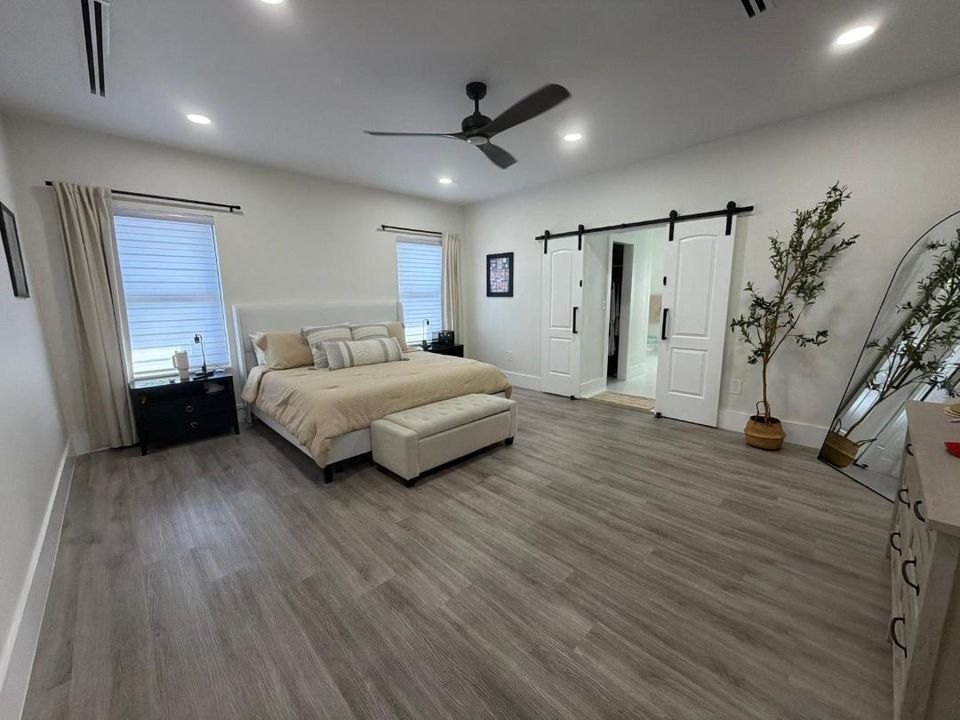 На продажу: $1,680,000 (6 спален, 4 ванн, 3300 Квадратных фут)