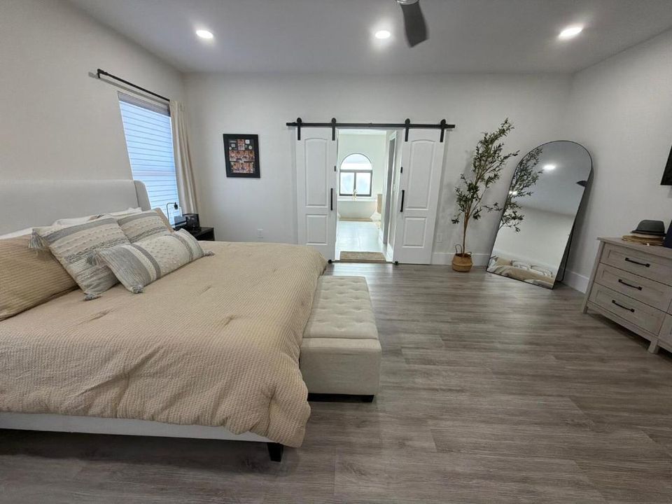 На продажу: $1,680,000 (6 спален, 4 ванн, 3300 Квадратных фут)