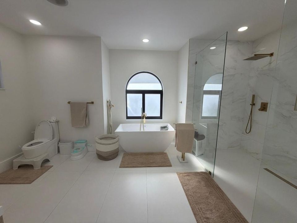 На продажу: $1,680,000 (6 спален, 4 ванн, 3300 Квадратных фут)