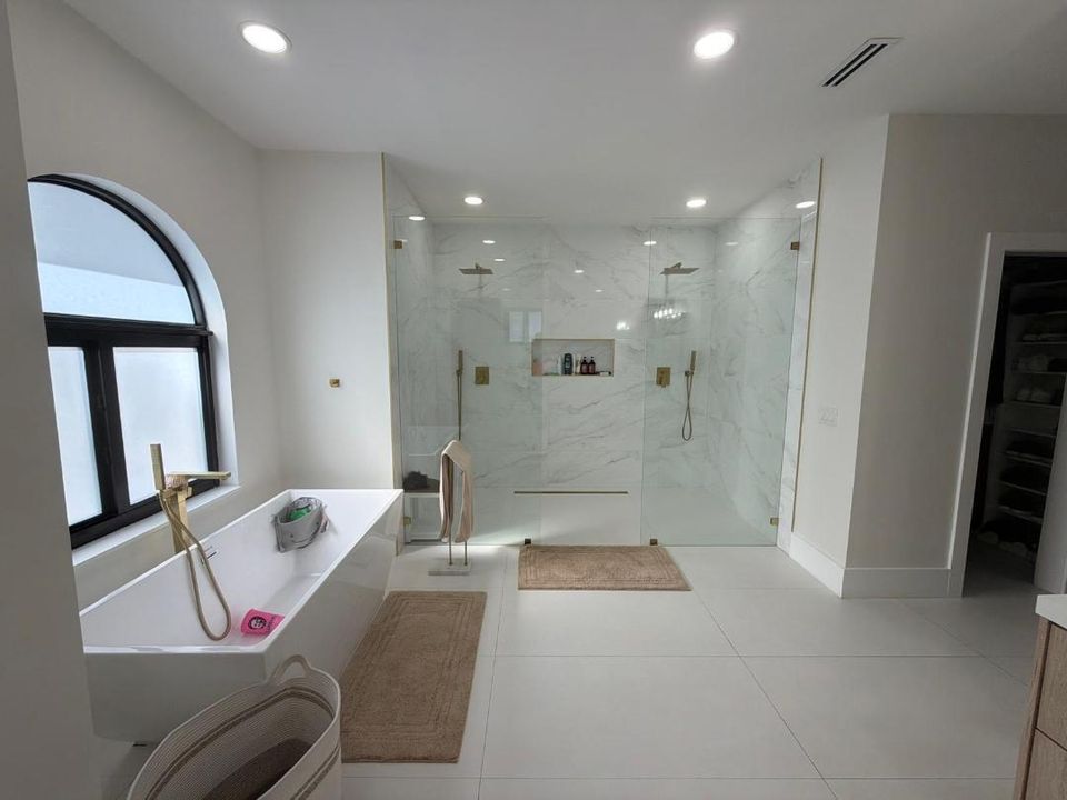 На продажу: $1,680,000 (6 спален, 4 ванн, 3300 Квадратных фут)