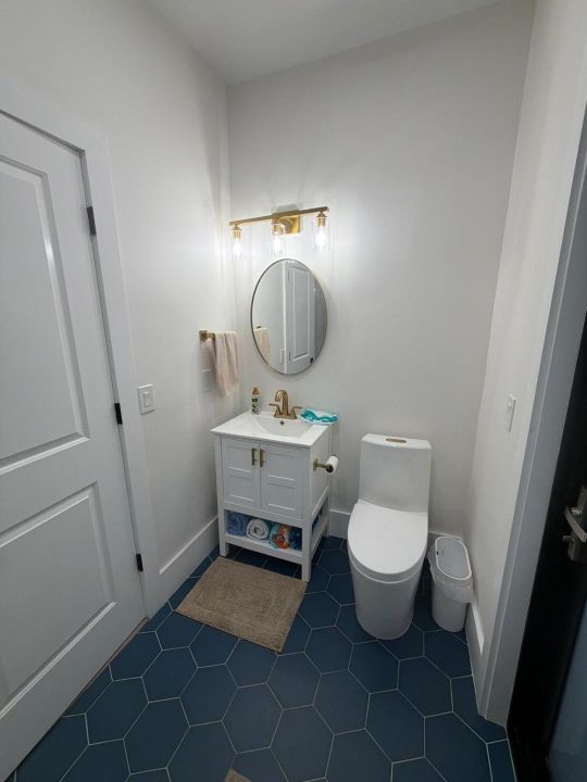 На продажу: $1,680,000 (6 спален, 4 ванн, 3300 Квадратных фут)