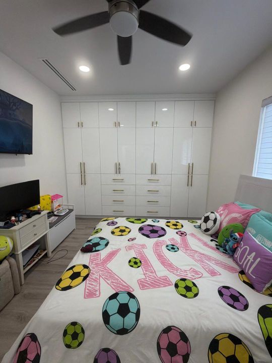 На продажу: $1,680,000 (6 спален, 4 ванн, 3300 Квадратных фут)