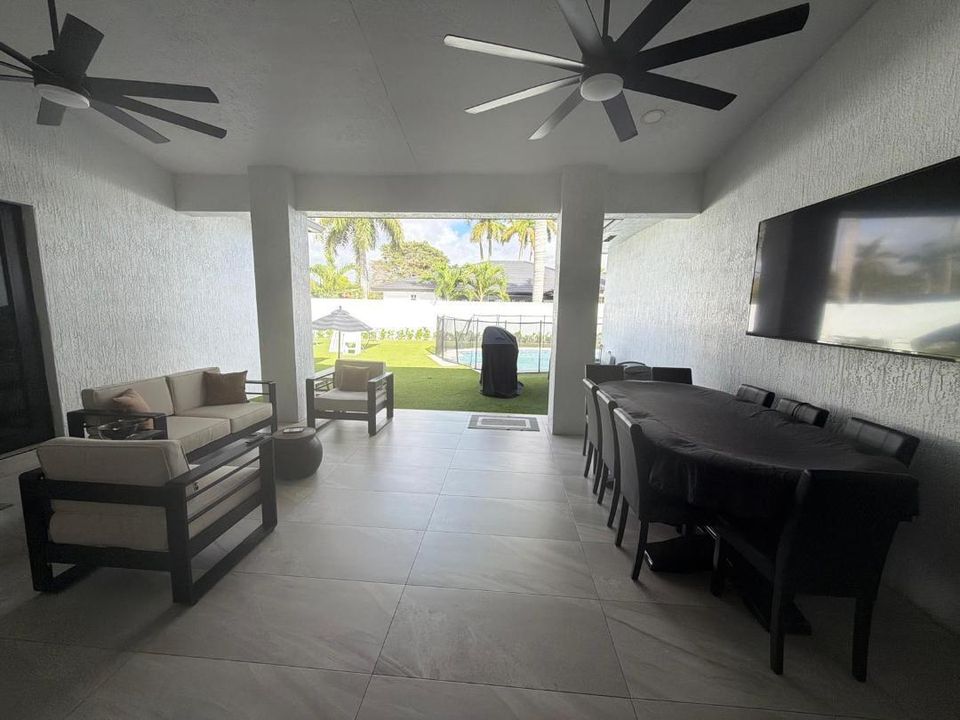 На продажу: $1,680,000 (6 спален, 4 ванн, 3300 Квадратных фут)