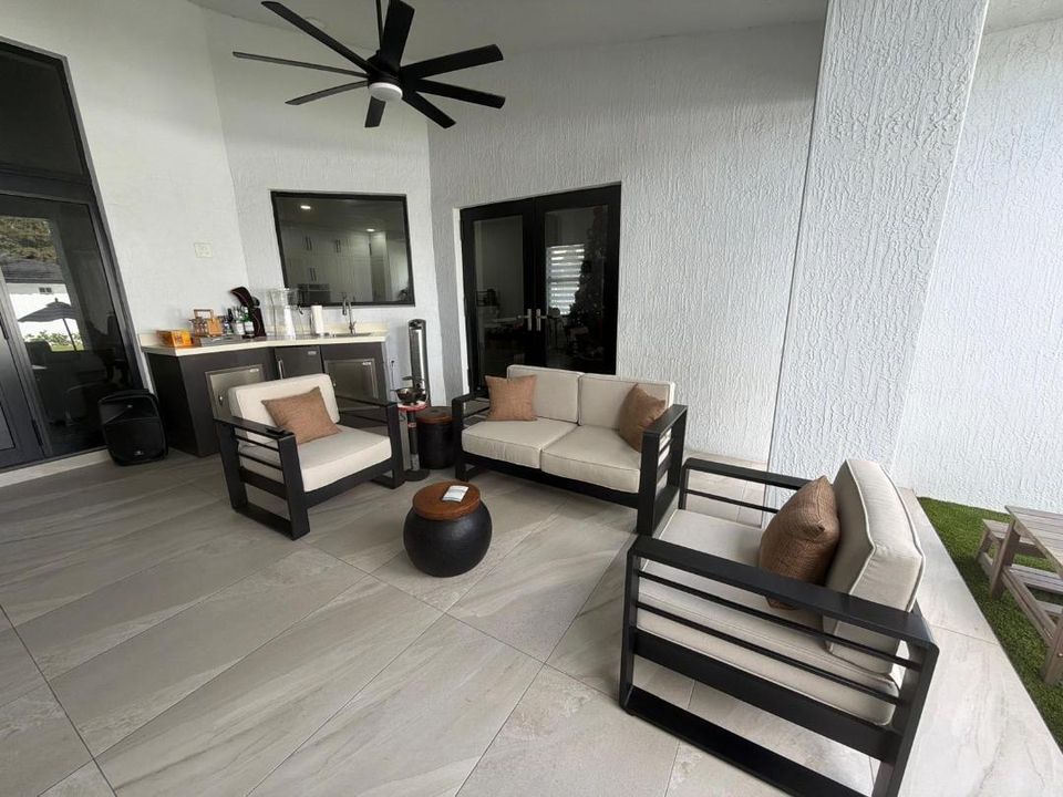 На продажу: $1,680,000 (6 спален, 4 ванн, 3300 Квадратных фут)