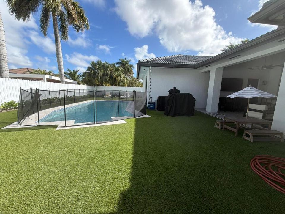 На продажу: $1,680,000 (6 спален, 4 ванн, 3300 Квадратных фут)