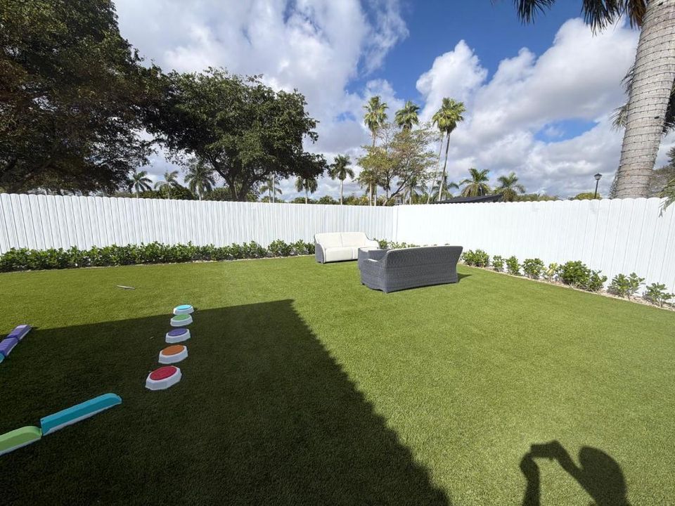 На продажу: $1,680,000 (6 спален, 4 ванн, 3300 Квадратных фут)