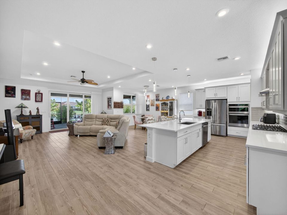 На продажу: $450,000 (2 спален, 2 ванн, 1969 Квадратных фут)