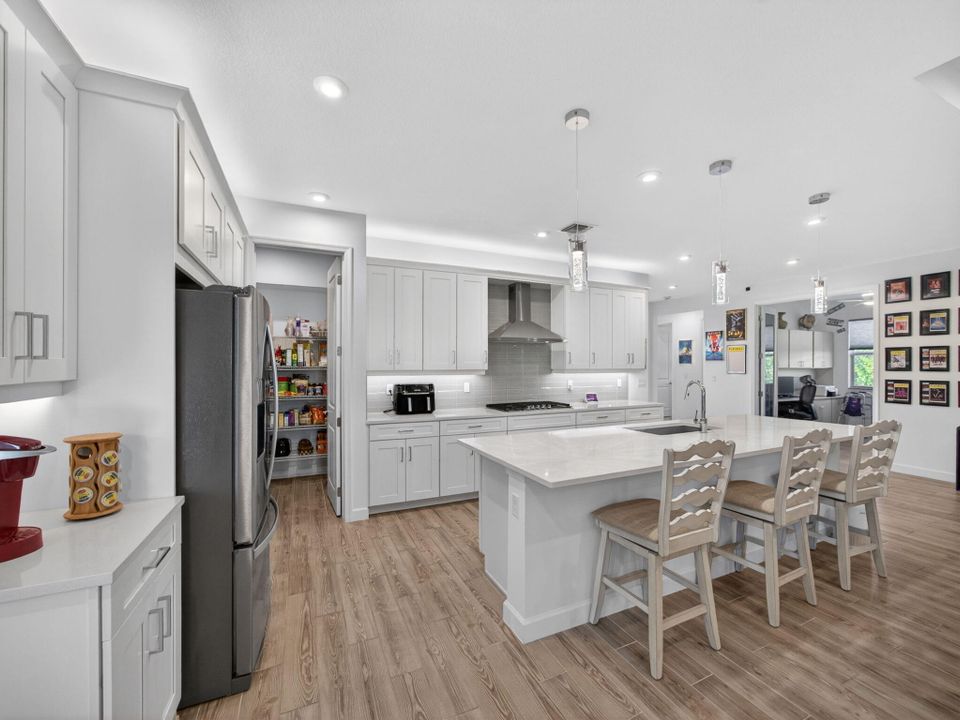 На продажу: $450,000 (2 спален, 2 ванн, 1969 Квадратных фут)