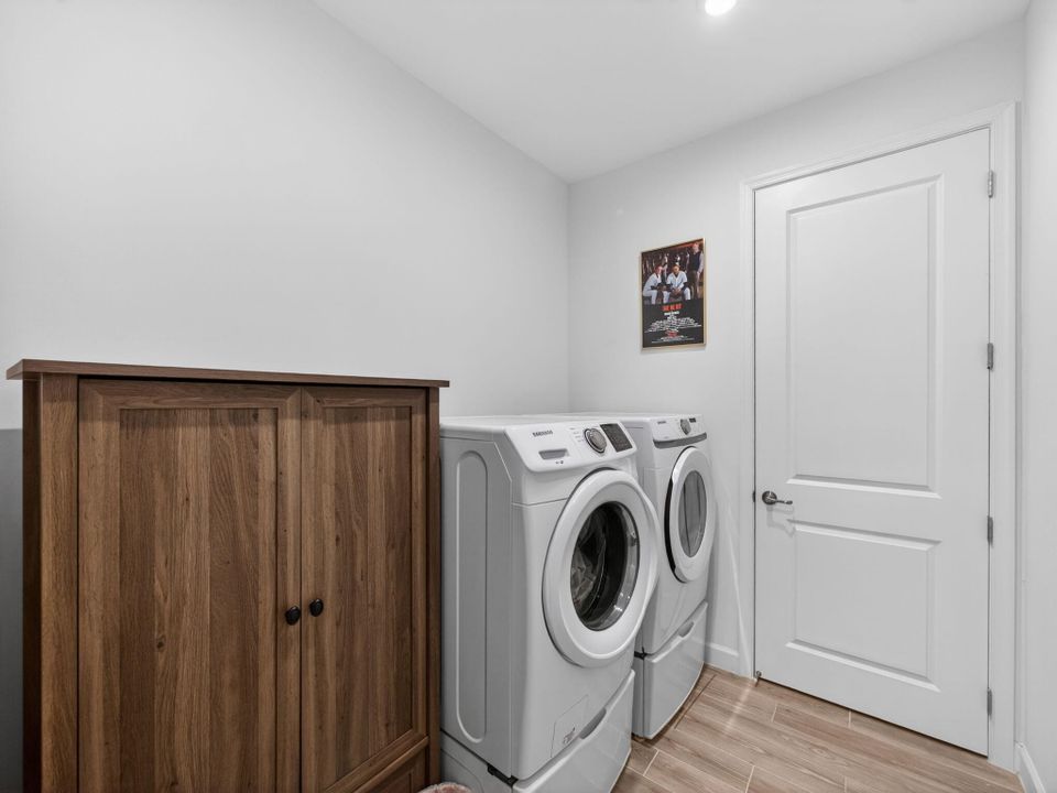 На продажу: $450,000 (2 спален, 2 ванн, 1969 Квадратных фут)