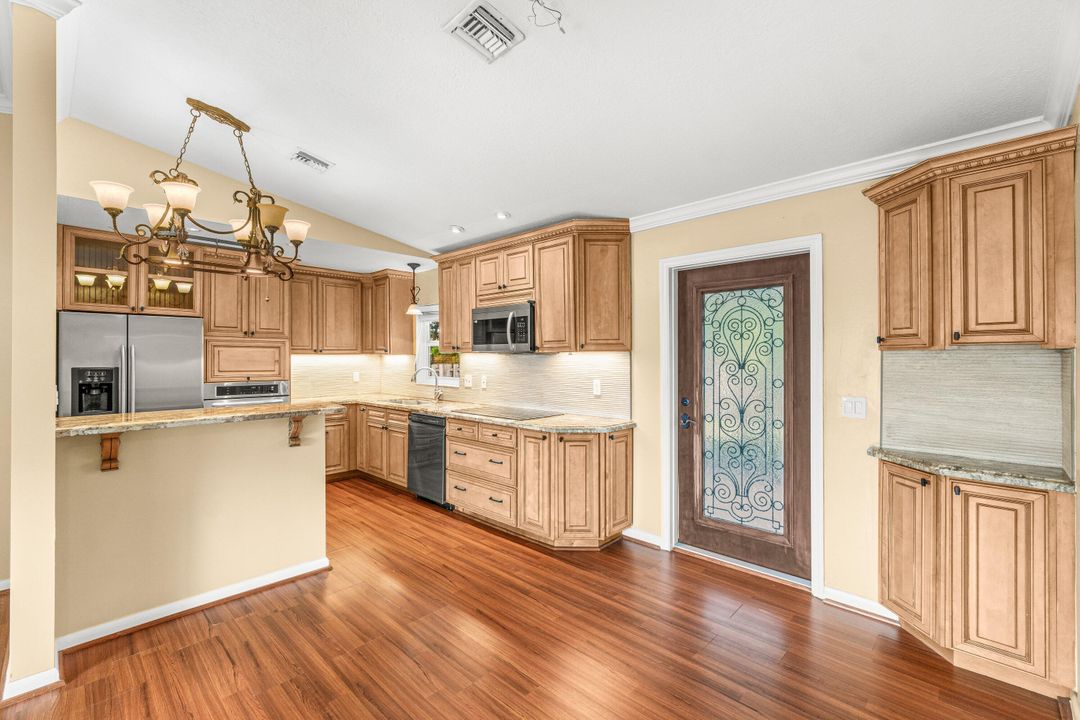 For Rent: $3,000 (3 beds, 2 baths, 1380 Square Feet)