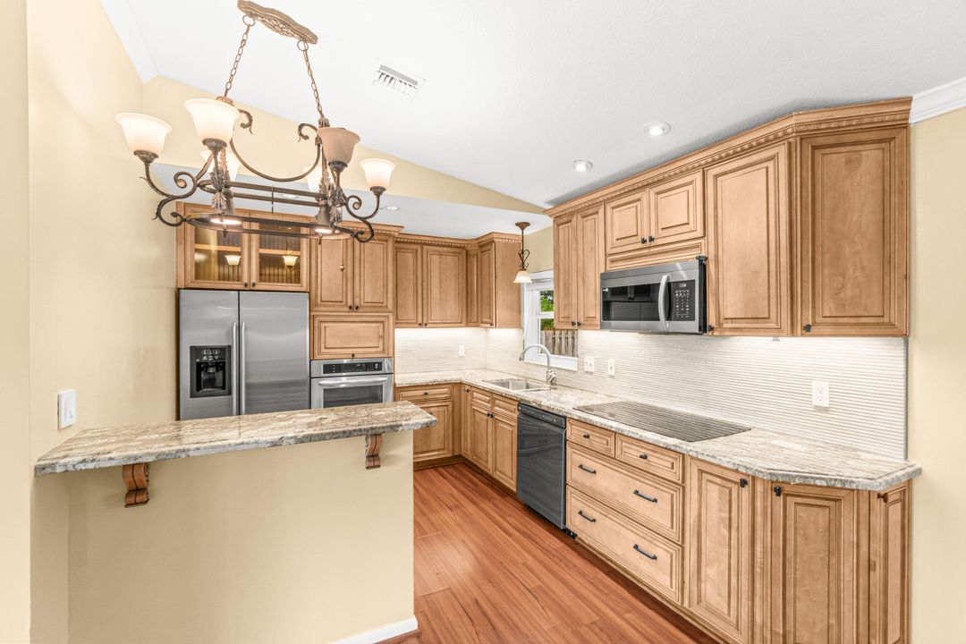 For Rent: $3,000 (3 beds, 2 baths, 1380 Square Feet)