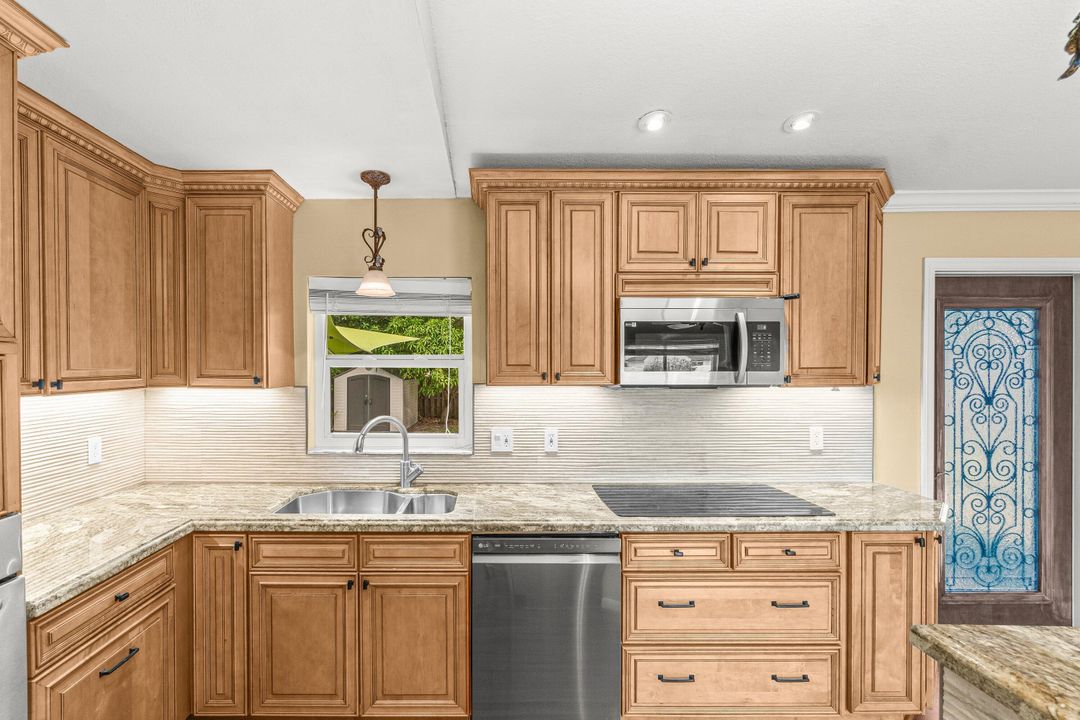 For Rent: $3,000 (3 beds, 2 baths, 1380 Square Feet)