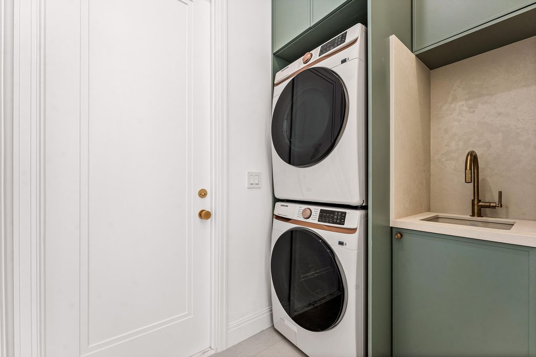 For Sale: $1,450,000 (3 beds, 2 baths, 1965 Square Feet)