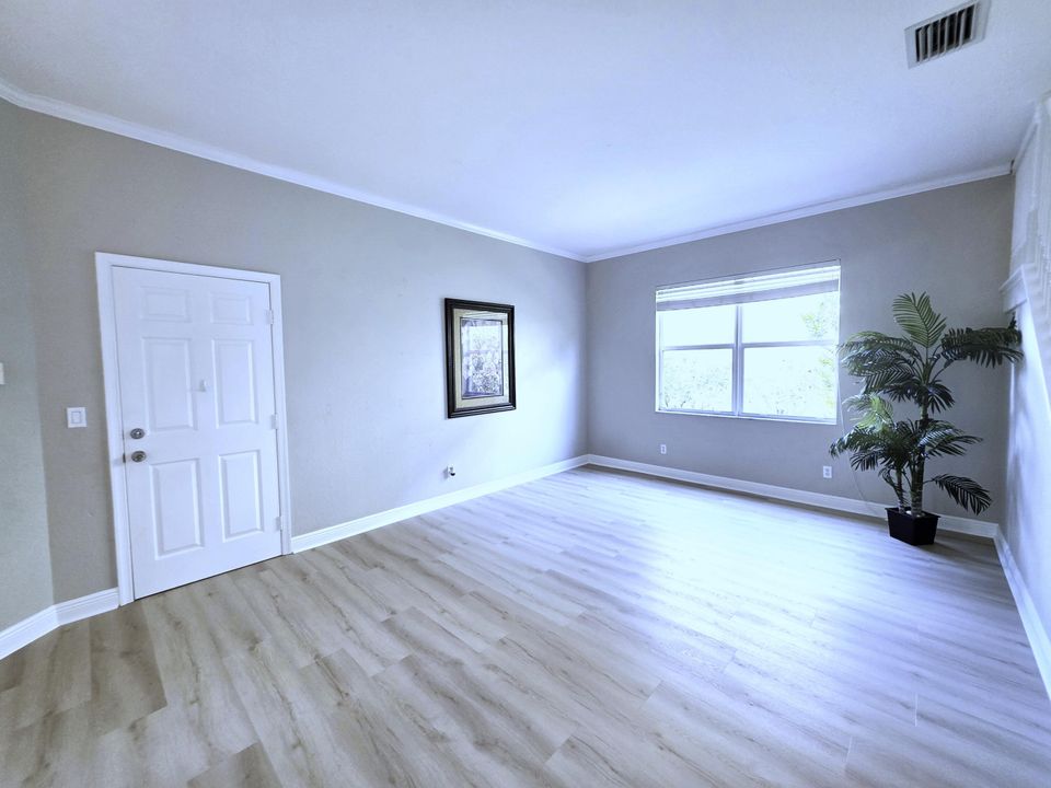 For Rent: $3,000 (4 beds, 2 baths, 2238 Square Feet)