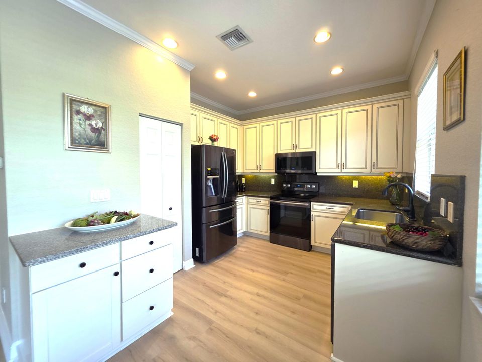 For Rent: $3,000 (4 beds, 2 baths, 2238 Square Feet)