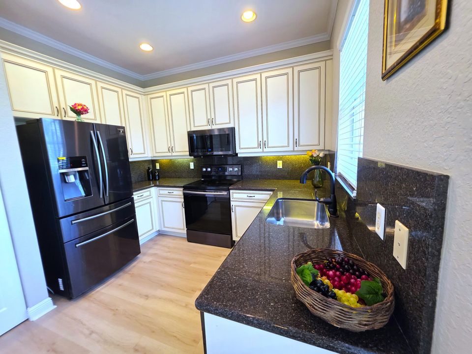 For Rent: $3,000 (4 beds, 2 baths, 2238 Square Feet)