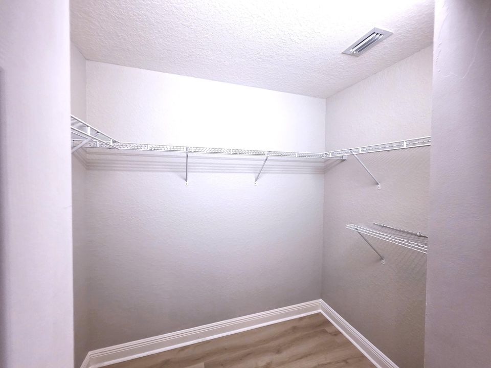 For Rent: $3,000 (4 beds, 2 baths, 2238 Square Feet)