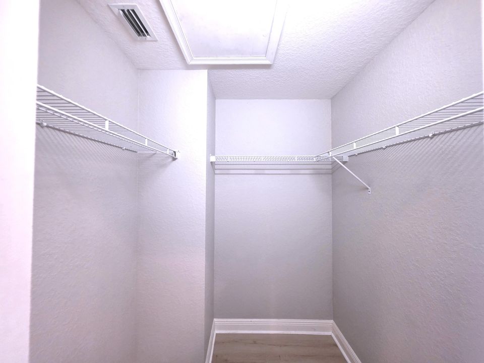 For Rent: $3,000 (4 beds, 2 baths, 2238 Square Feet)